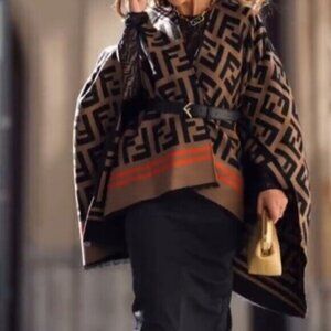 ✅New w/ Tags 💞 FENDI Roma Fall 2024 Reversible Shawl Brushed Poncho Scarf…